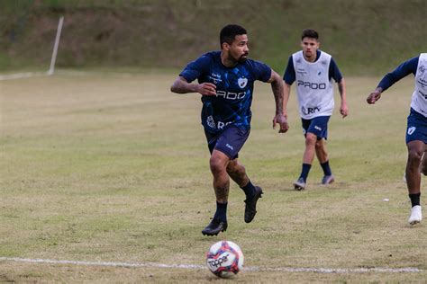 Escalação do Londrina Douglas Santos se recupera e vira opção no