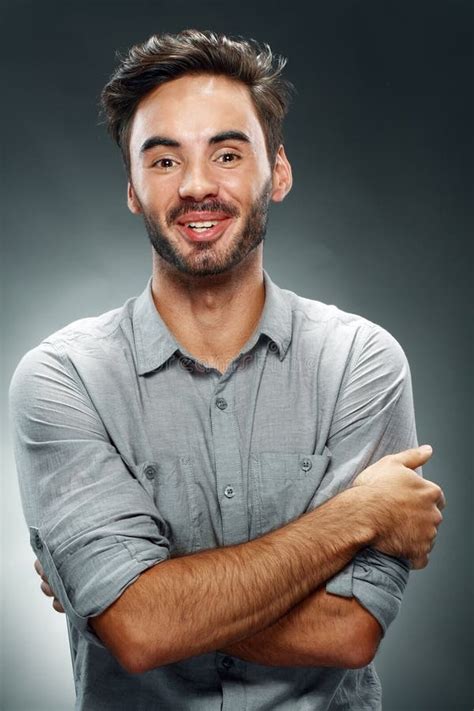 Retrato Del Hombre Macho Con Las Tetas Al Aire Foto De Archivo Imagen