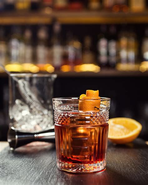 10 Classic Whisky Cocktails Every Man Should Know How To Make