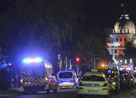 Strage A Nizza Camion Contro La Folla Cazeneuve Morti I