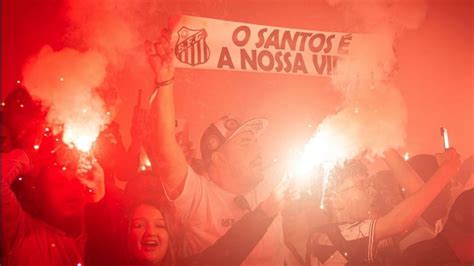 Torcida do Santos esgota ingressos para duelo decisivo contra o Cuiabá