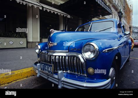 Vintage American cars - from the 1940s and 50s still roam the streets ...