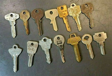 Lot Of 14 Vintage Car Keys Auto Numbered Keys Some Blanks Old Vehicle