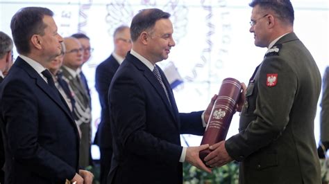 Lecie Niepodleg O Ci Prezydent Andrzej Duda Wr Czy Nominacje