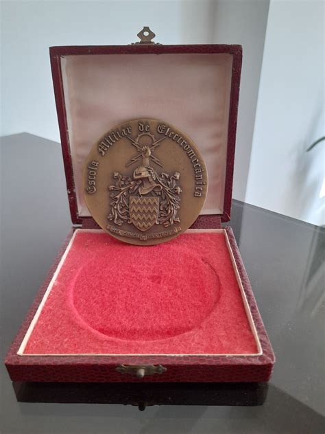 Medalhas Militares Em Bronze Carnaxide E Queijas Olx Pt