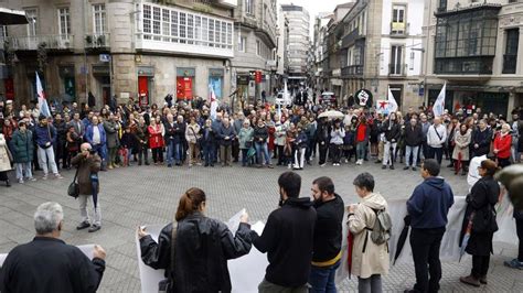 Decenas De Personas Se Concentran En Apoyo Al Pueblo Palestino Faro