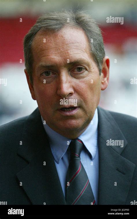 Liverpool Football Manager Gerard Houllier Fotos Und Bildmaterial In