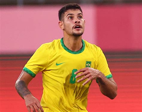 Newcastle Sign Brazil Midfielder Guimaraes