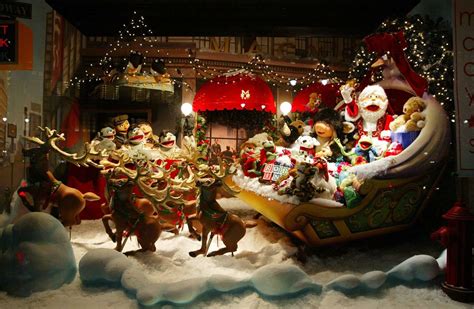 Beautiful, bold, breathtaking: 19 eye-catching Christmas store displays ...