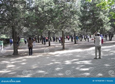 Pek N 7ma Puede La Gente Practica Ejercicios En El Parque Famoso Del