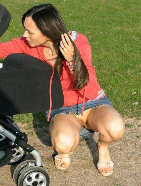 Mom Upskirt No Panties Oops Upicsz