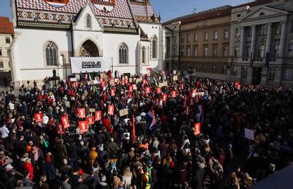 Velika Fotogalerija S Prosvjeda Na Markovu Trgu Rijeka Ljudi I Poruke