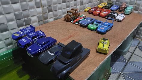 Disney Pixar Cars Jatuh Ke Dalam Air Lightning Mcqueen Sally Carerra