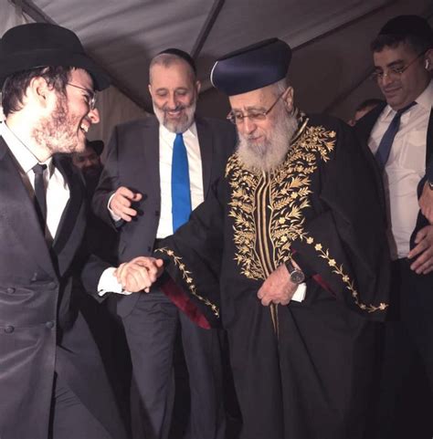 Le Grand Rabbin Disra L Rav Itshak Yossef Et Le Chef Du Parti Shass