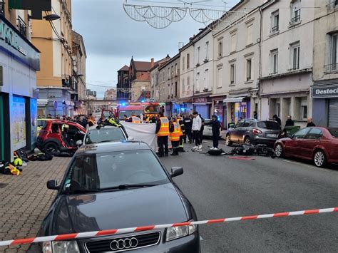 Loire Un Terrible Accident De La Route Fait Deux Morts En Plein Roanne