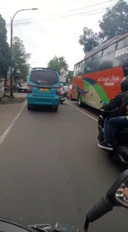 Macet Berjam Jam Cibadak Macet Total Akibat Laka Dijembatan Pamuruyan