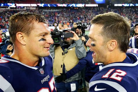 Rob Gronkowski To Reunite With Tom Brady In Tampa Bay The New York Times