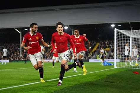 Fulham 1 2 Manchester United 5 Hits And Flops As Red Devils Steal