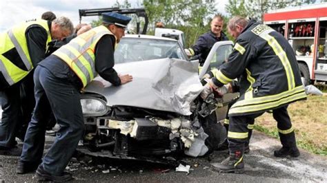 Frontalcrash Zwischen Jena Und Stadtroda Zwei Schwerverletzte