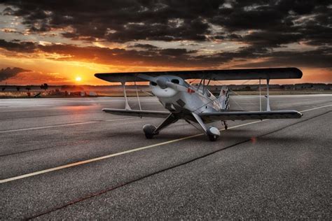 PAO AVION U BATAJNICI Srušio se u njivu Dim kulja iz kukuruza