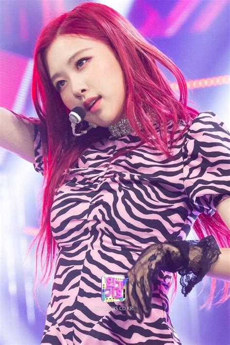 BLACKPINK Rosé DDU DU DDU DU Live Inkigayo 180701 We Heart It