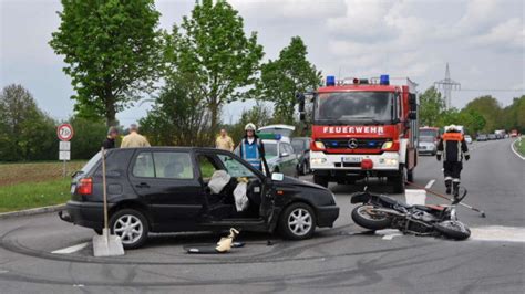 Motorradfahrer Bei Unfall Auf B Bei Abzweigung Kiefering Verletzt