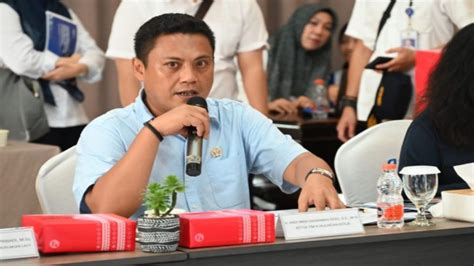 Wakil Ketua Komisi V DPR RI Andi Iwan Darmawan Aras Saat Memimpin