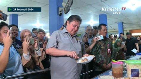 Airlangga Cicipi Siomay Saat Pantau Simulasi Program Makan Gratis Di