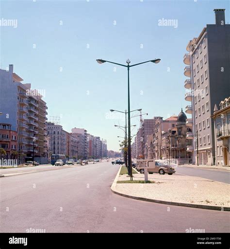 Av Da Republica - AVENIDA DE LA REPUBLICA - FOTO AÑOS 60. Location: EXTERIOR. LISBOA ...