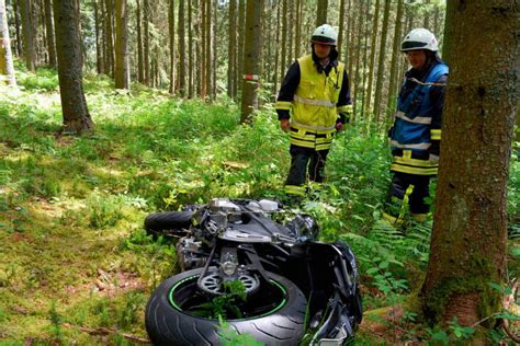 Schwere Motorradunfälle im Land 49 Jähriger stirbt bei Lenzkirch