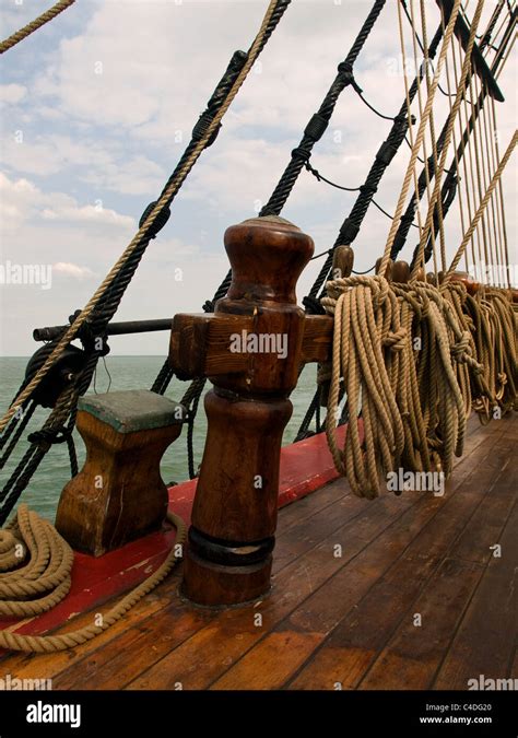 Hms bounty replica hi-res stock photography and images - Alamy