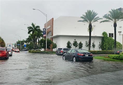 Lluvias Causan Inundaciones En El Sur De Florida