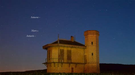 Saturne Mars et Antarès s alignent au crépuscule