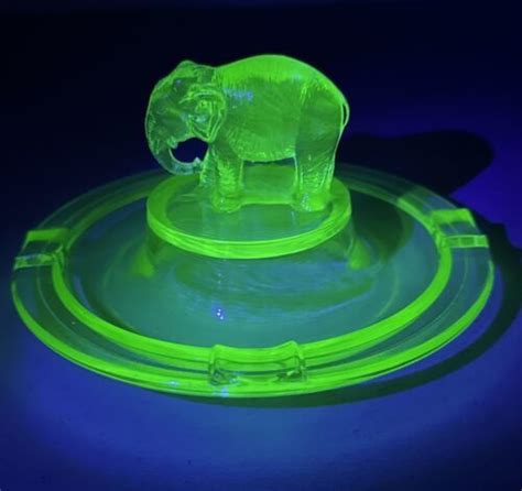 Vintage Le Smith Green Uranium Glass Elephant Ashtray Depression Glass 4707652245