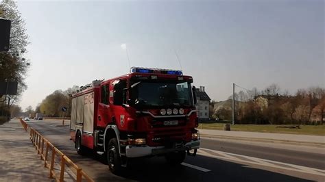 Trąba Scania P340 GCBA z JRG w Szczytnie udaje się alarmowo do pożaru