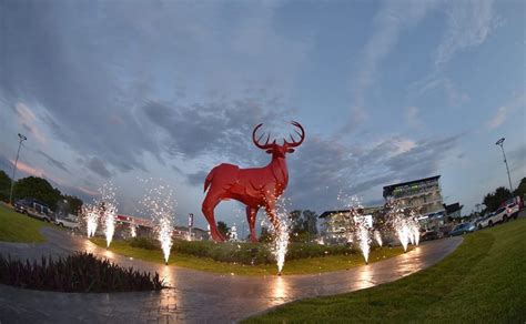 Inauguran escultura El gran orgullo en avenidas Canseco y del Atlántico