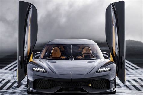 Koenigsegg Gemera é um supercarro para a família capaz de chegar a 400