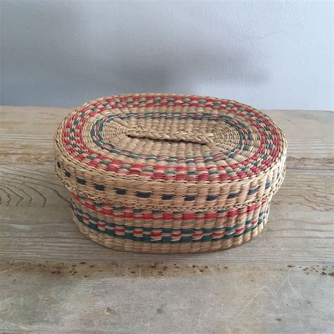 Vintage Woven Basket With Lid Sewing Basket Vintage Straw Etsy Sewing Baskets Basket