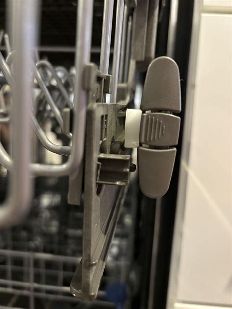 Upper rack of whirlpool dishwasher broke : r/Appliances