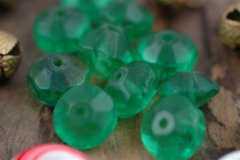 Antique Green Uranium Vaseline Glass Beads 15x11mm 10 PiecesDefault