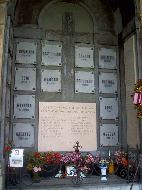 Grande Torino Pulizia E Manutenzione Lapidi E Monumento Al Cimitero