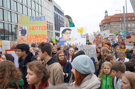 Fridays For Future 25 000 A Berlino Con Greta Thunberg