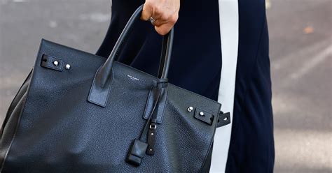 7 Chic Fall 2022 Handbag Trends To Reach For Right Now