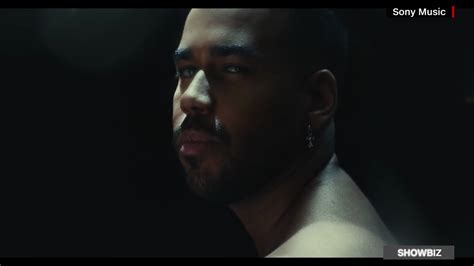 Romeo Santos Appears With His Wife In His New Music Video And Announces