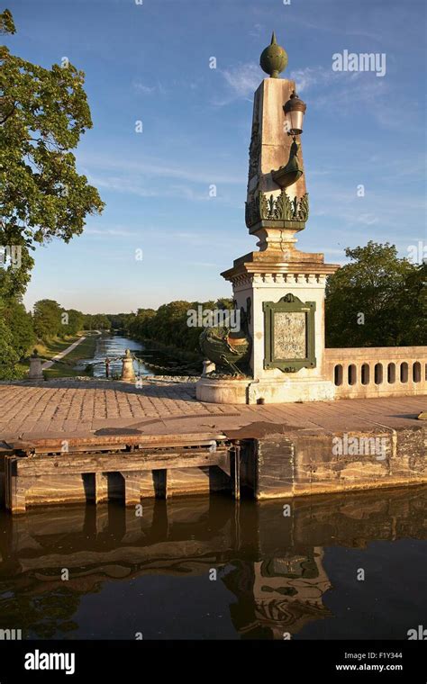 France, Loiret, Briare aqueduct Stock Photo - Alamy