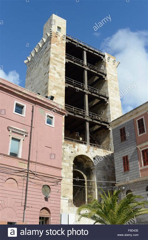 Turm Torre San Pancrazio Fotos Und Bildmaterial In Hoher Aufl Sung