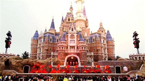 Video Chinese Culture Comes Alive at Shanghai Disney Resort - ABC News