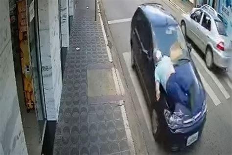 Vídeo motorista atropela idoso em faixa de pedestre e foge Metrópoles