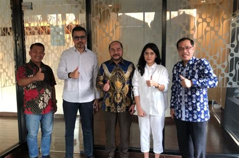 Manajemen Mni Dan Anthony Putihrai Bahas Persiapan Nusantara Awards