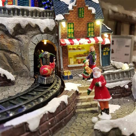 Village de Noël lumineux et musical Petit train Village de Noel Eminza